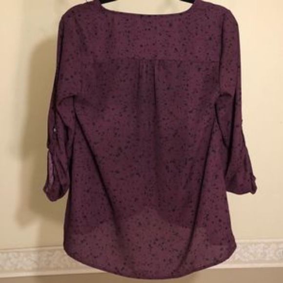 Chiffon Purple Split Neck Top With Tab Sleeves - Picture 3 of 8
